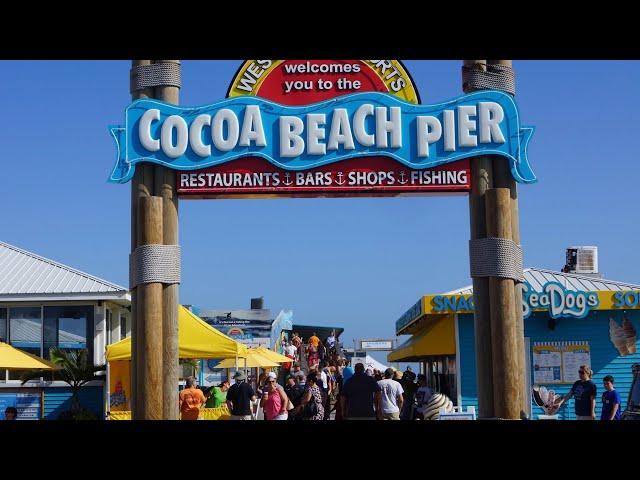 Cocoa Beach Pier In Florida 佛罗里达州可可海滩码头