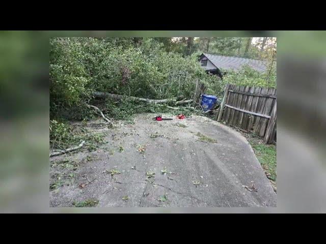 Columbia neighborhood cleans up after Hurricane Helene rips through SC