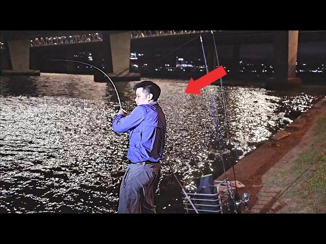 Fishing a bridge with bait (Big Fish!)