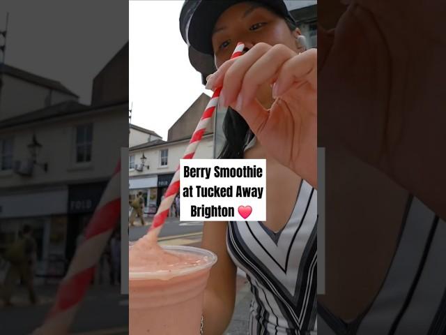 #Brightonspot #outdoorcafe #tuckedawaybrighton  #berrysmoothie #brightonbeach #uktravels ️