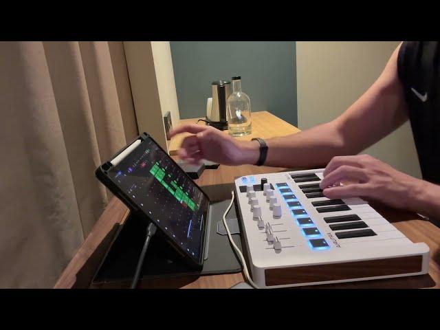 Looping with Arturia Minilab 3 + Logic Pro for iPad + Korg Gadget