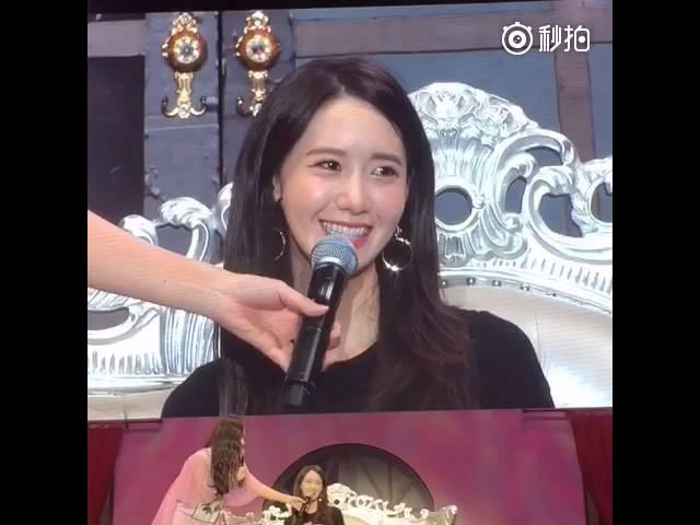 24072016 林允儿在重庆粉丝见面会表演一周偶像的可爱颂 (Yoona Perform "Weekly Idol" Aegyo at ChongQing FM)