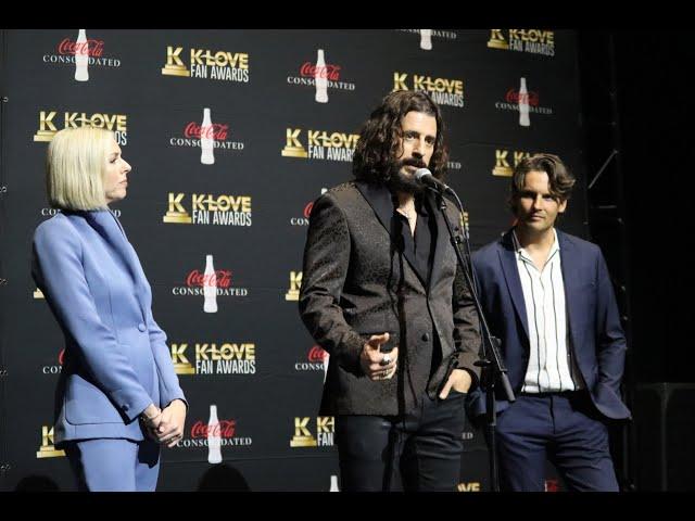 Jonathan Roumie & Executives React To ‘Jonathan & Jesus’ Win In TV/Streaming Impact At K-LOVE Awards