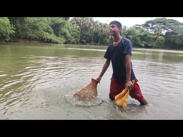 Fishing video: Hunt for catfish weighing more than 100kg in turbid lakes