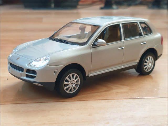 Diecast Porsche Cayenne 1:43 ,Minichamps