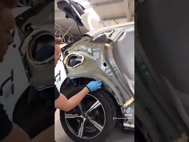 Volvo v40 wymiana poszycia w ASO Volvo Olsztyn