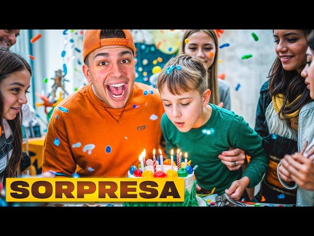 FESTA a SORPRESA ad un Fan per il suo COMPLEANNO!