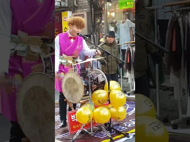 박서진 추운날씨에 공연중~ 응원 춤추는 아이들에게 돈주는 훈훈한 마음씨~