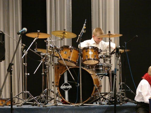 Kansas - Carry On Wayward Son - Drummer Daniel Varfolomeyev 11 years and Orchestra "Little Band"