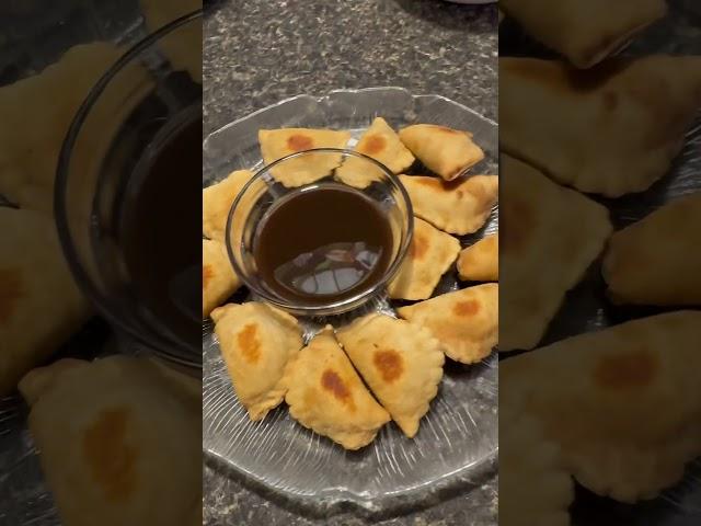 Let’s try some mini naanpanadas! #Chickpea #curry #snacks #India