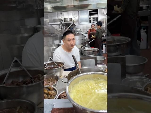这家米其林老板的反应看一次笑一次。。 #探店美食 #米其林 #米其林餐廳