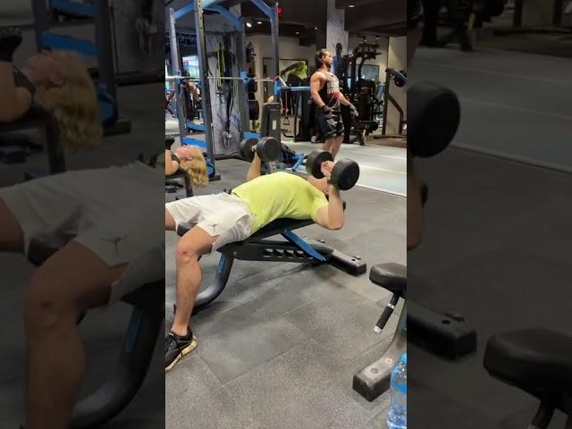 Dumbbells flat chest press (by tamimi)