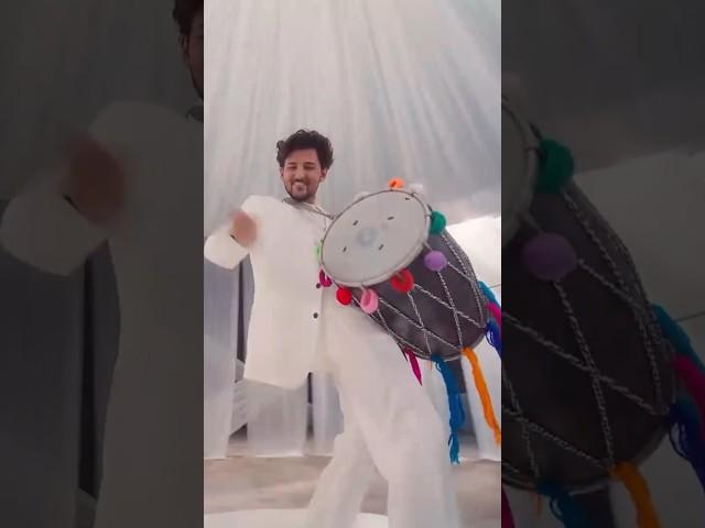 Are you even a fan of #DarshanRaval if your head isn't constantly going '#Jeeja', jeeja, jeeja? ️
