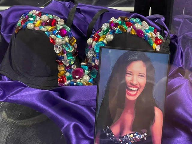 Exploring Selena Quintanilla's ENTIRE MUSEUM + CLOSE UPS - 6.21.21