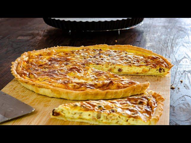 Quiche Lorraine - Classic recipe for the tart with bacon and cheese from France.