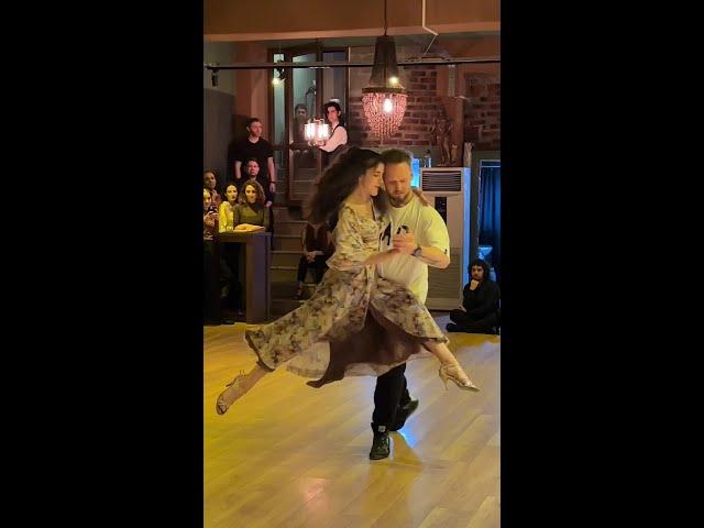 Street Tango. Павел Собирай и Хулия Демир #tango #tangonuevo #neotango #dance