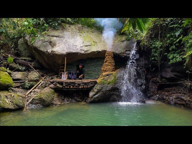 Building Complete Survival Bushcraft Shelter under big rock, Start To Finish / King Of Satyr