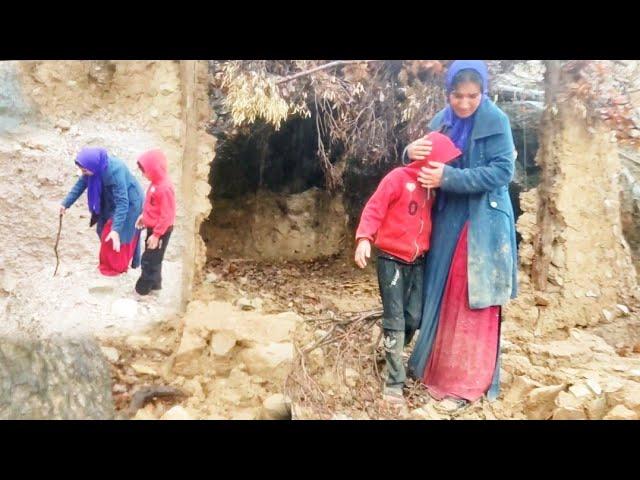 The destruction of the flood in the hut of a mother with only four children in the mountains and de