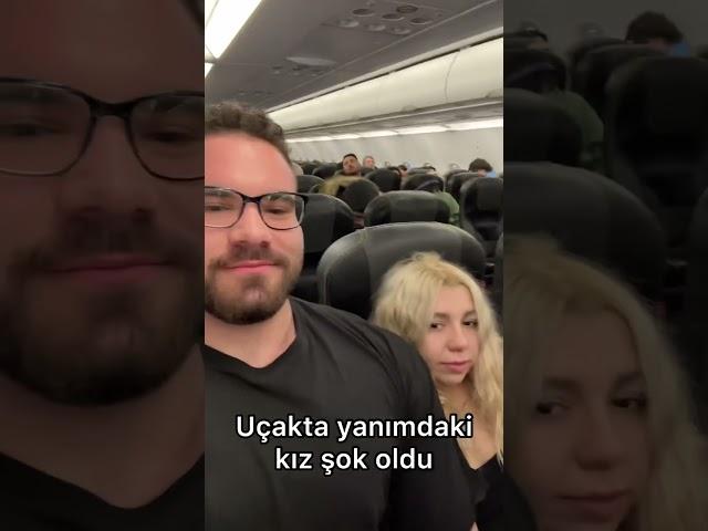 uçakta yanımdaki kız şok oldu