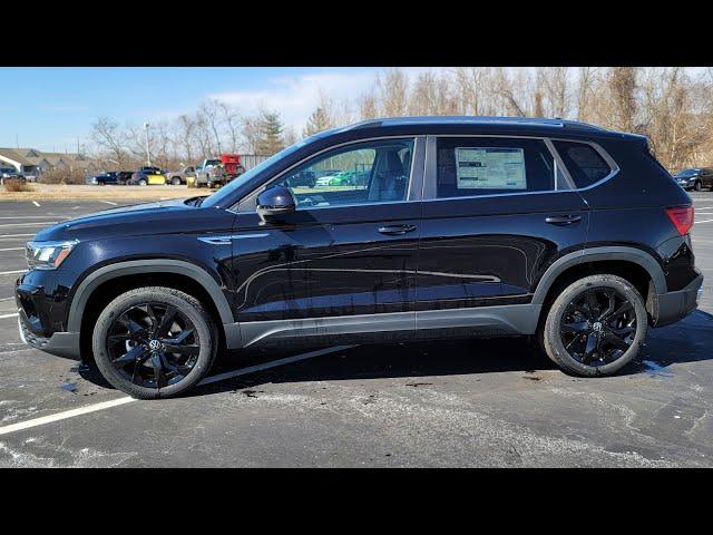 2022 VW Taos SE w/Black Wheel Package 360° quick view