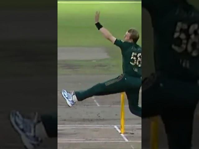 Brett Lee Beautiful Bowling Action | Side View #cricket #brettlee #cricketlover #bowling