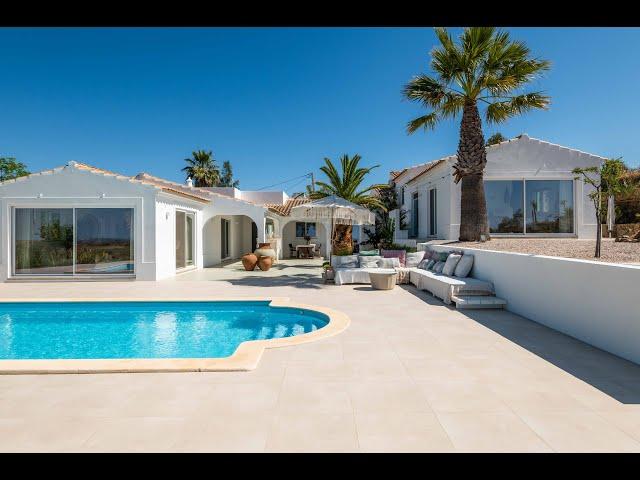 Luxury villa with sea views in Algarve, Portugal for sale. Fully renovated and ready to move in!