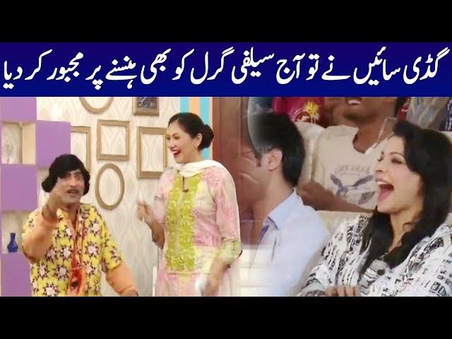 Gadi Saeen Nay Selfie Girl Ko Hansany Par Majboor Kar Diya | Cyber Tv