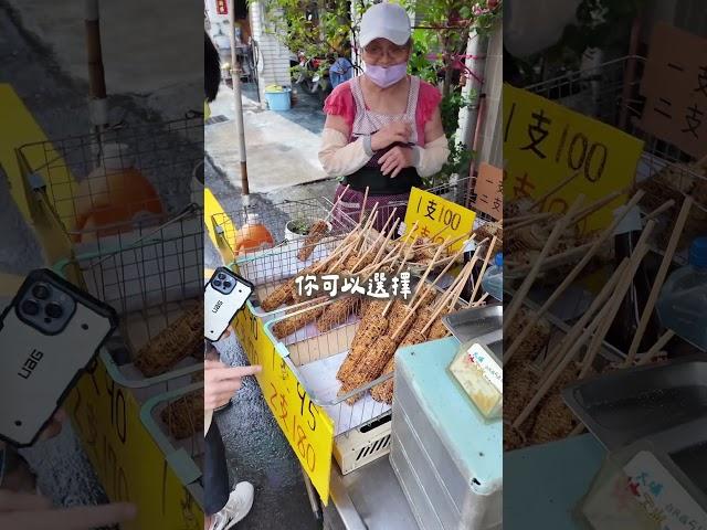 #美食 #小吃 #屏東美食 終於被我吃到這家一週只營業三天的烤玉米名不虛傳～