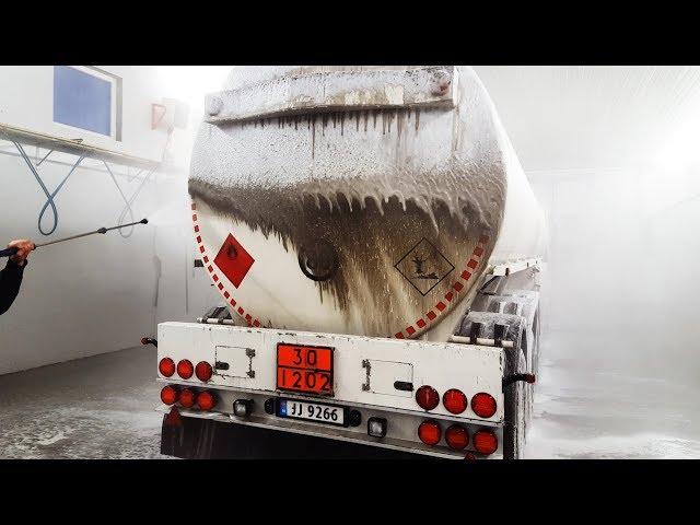 Cleaning a dirty tanker truck with Nerta Super Wash