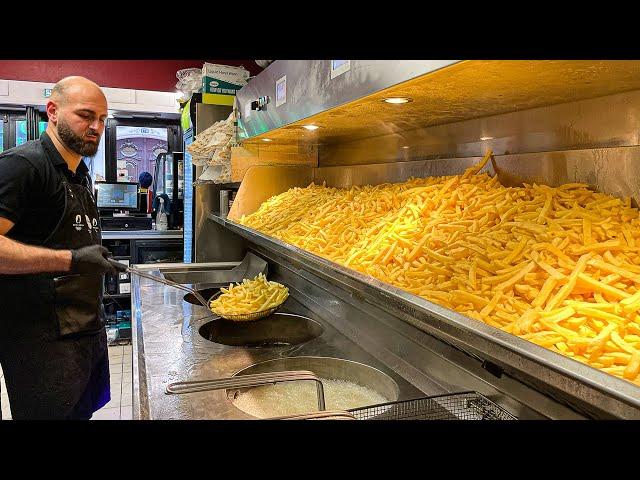 A hidden restaurant in Paris! Hamburger fast food restaurant famous for Belgian fries