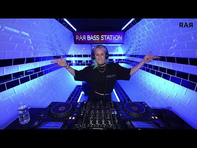 HELEN FREY / 154 BPM - BASS STATION 2 - 046 / HARD TECHNO