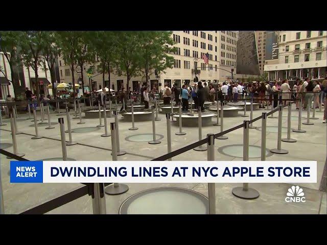 iPhone 16 lines dwindle after a packed morning at NYC Apple store