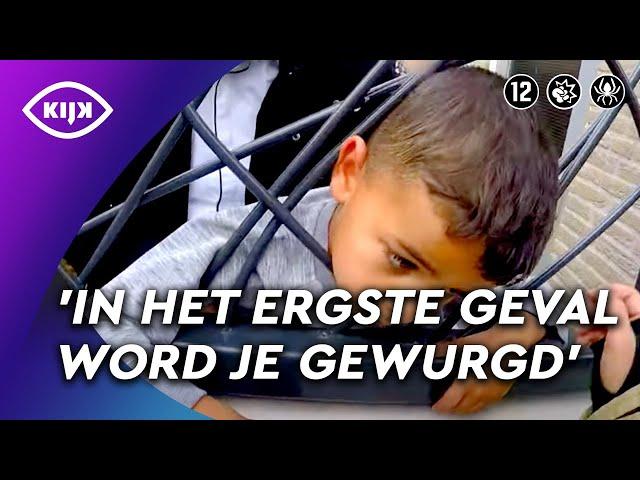 Jongen (5) VAST met HOOFD in hek | Als de Brandweer | KIJK