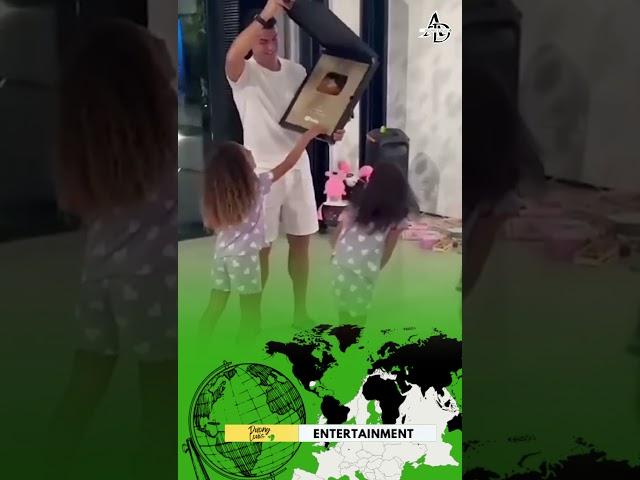Vừa mở kênh YouTube, Ronaldo ẵm ngay nút kim cương như thế này đây. #tiktok #shorts #viralvideo