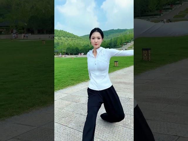 拳起拳落，在快与慢之间寻找自己太极拳 中华武术博大精深 一套动作行云流水