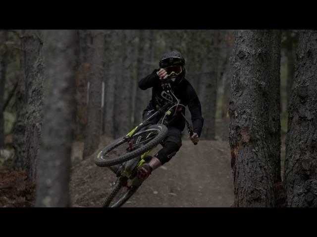 COMMENCAL SUPREME DH V4 - William Robert