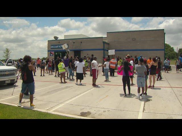 Valvoline cuts ties with Glenn Heights business after owner calls customer racial slur; protests con