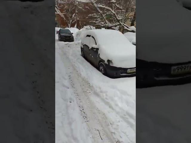 Двор в Промышленном районе Самары