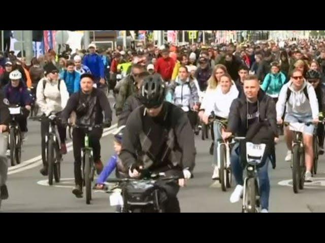 Mass Moscow bike ride attracts 30,000