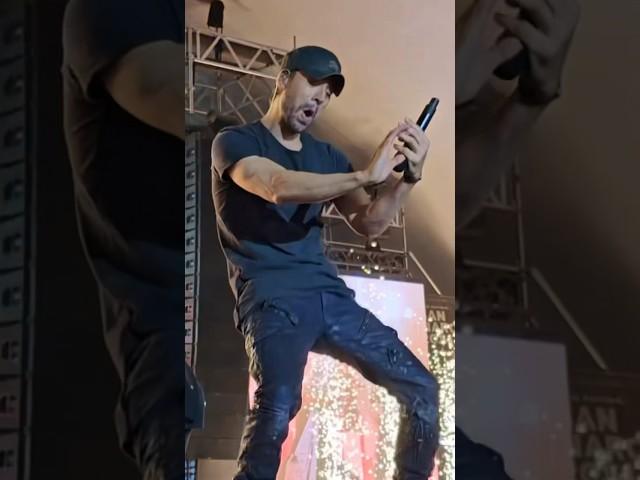  Enrique Iglesias performing “Bailando” in Mexico last night - April 26, 2024! 