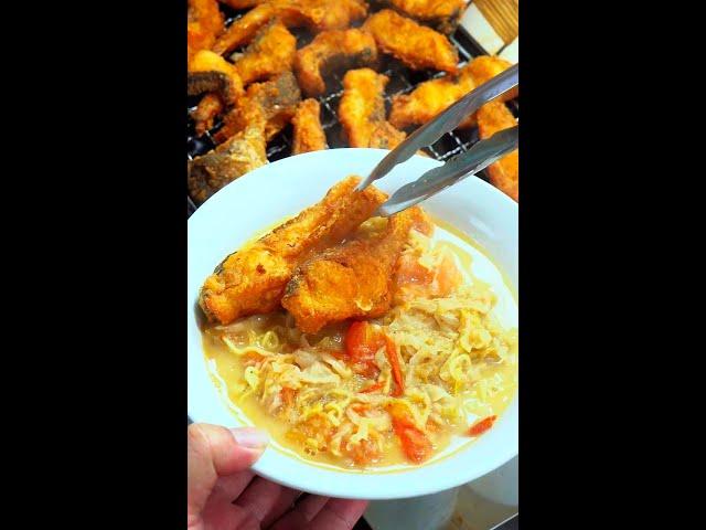 好吃又实惠的街头酸菜鱼泡面 #路边摊美味 #街头美食的诱惑力有多大#小吃 #food #noodles #delicious #cooking #streetfood