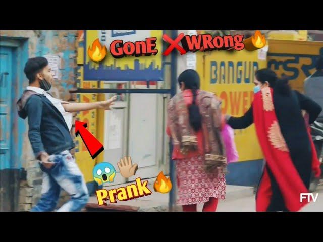 पेट से निकला हाथThird HAND  through stomach prank  Floptv