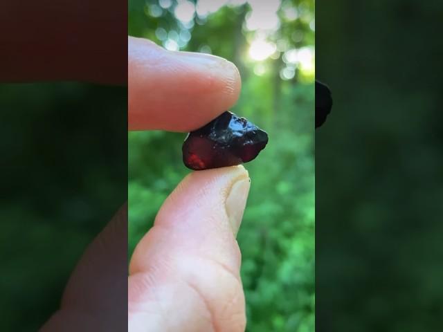 Finding GEM quality Almandine GARNET in Pennsylvania #garnet #rockhounding #mining