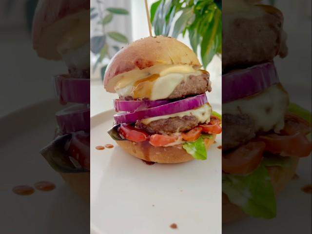 Messy juicy double patty mozzarella’s cheese burger #cheeseburger #burgerpattyrecipe