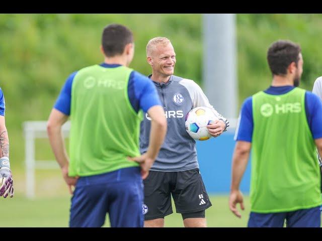 Trainingsstart mit Überraschungen -  S04-Update vom Trainingsplatz |  MHB.S04