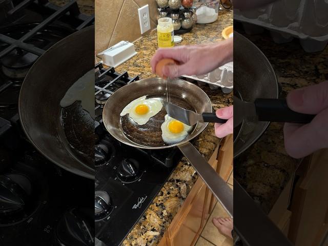 Frying Eggs Effortlessly On A Carbon Steel Skillet  #cookingtips
