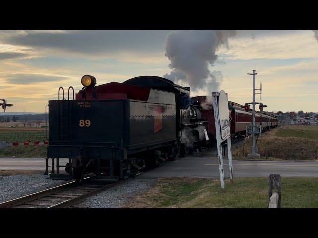 #89 speeding past Red Caboose Motel Strasburg Railroad