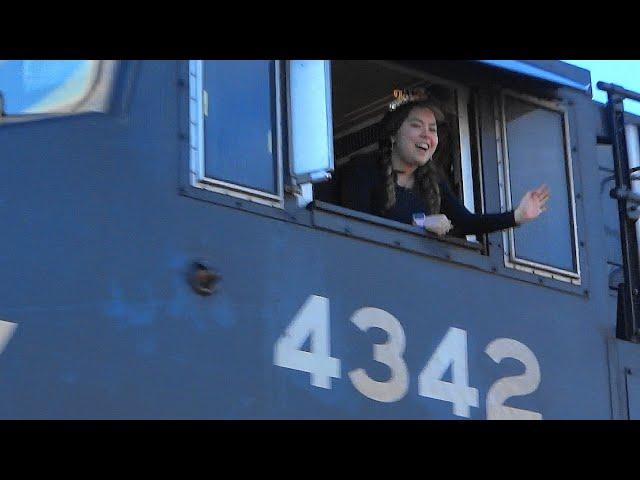  Super Friendly Conductor on Norfolk Southern Train 