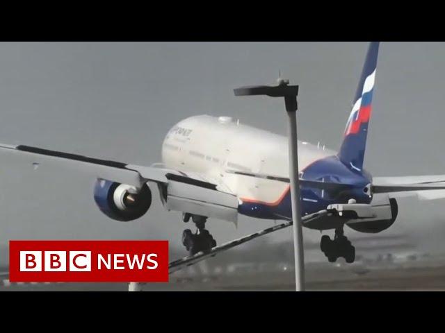 Big Jet TV: How a plane stream became a sensation during Storm Eunice - BBC News