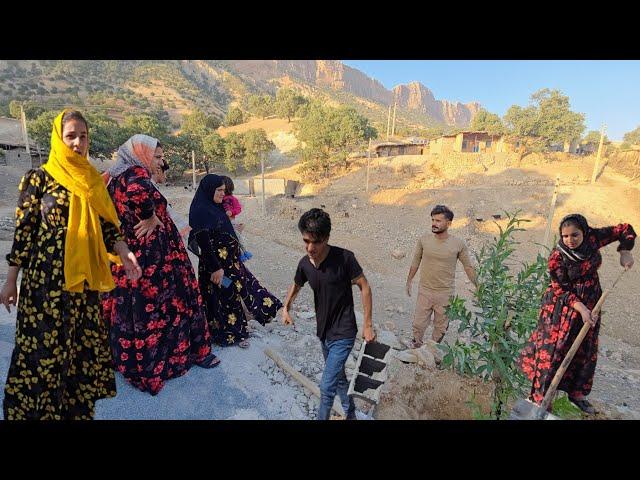Nomadic Life|Nomadic Couple Protects Their Trees:A Nomadic Family Collaborates with Their Children